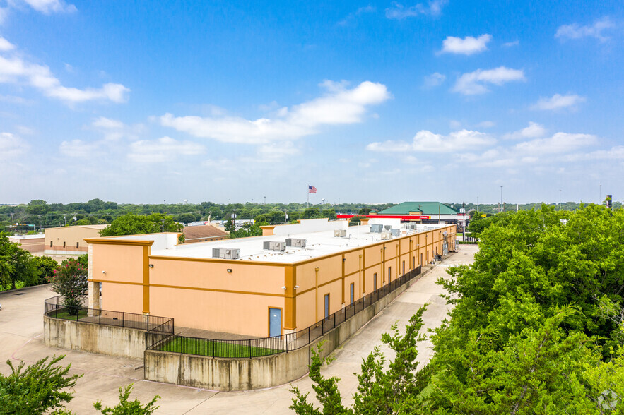 8702 S Lancaster Rd, Dallas, TX for rent - Building Photo - Image 2 of 5