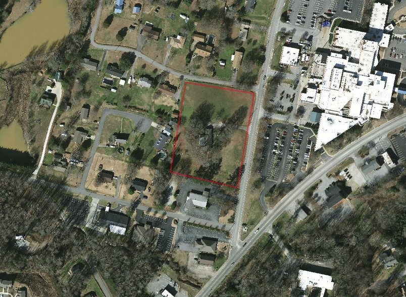 203 Richard St, Easley, SC for sale - Primary Photo - Image 2 of 8