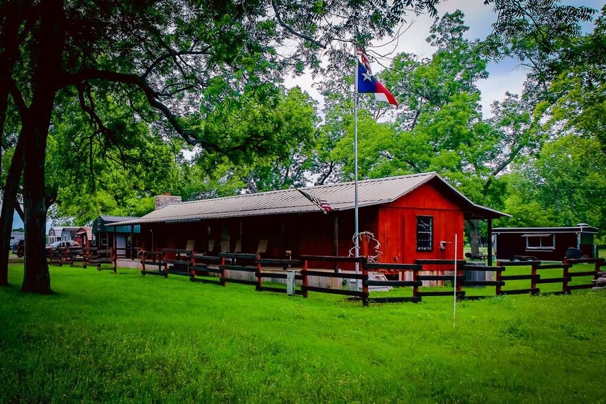 2415 Sandra Ln, Webberville, TX for sale - Building Photo - Image 2 of 12