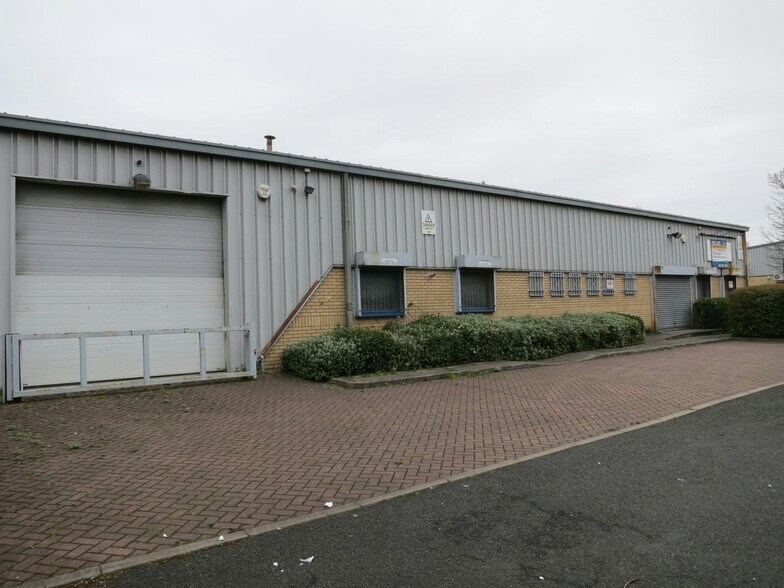 14 Kansas Ave, Salford to rent - Building Photo - Image 2 of 4