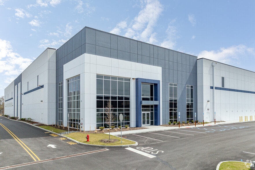 122 8th St, Passaic, NJ to rent - Primary Photo - Image 1 of 4