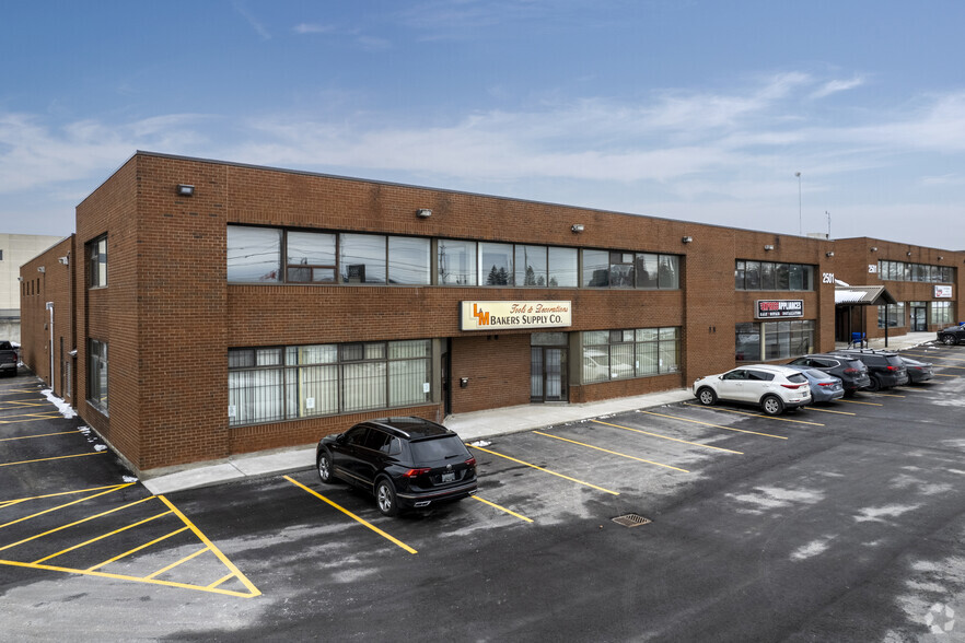 2501 Steeles Ave W, Toronto, ON for rent - Building Photo - Image 1 of 4