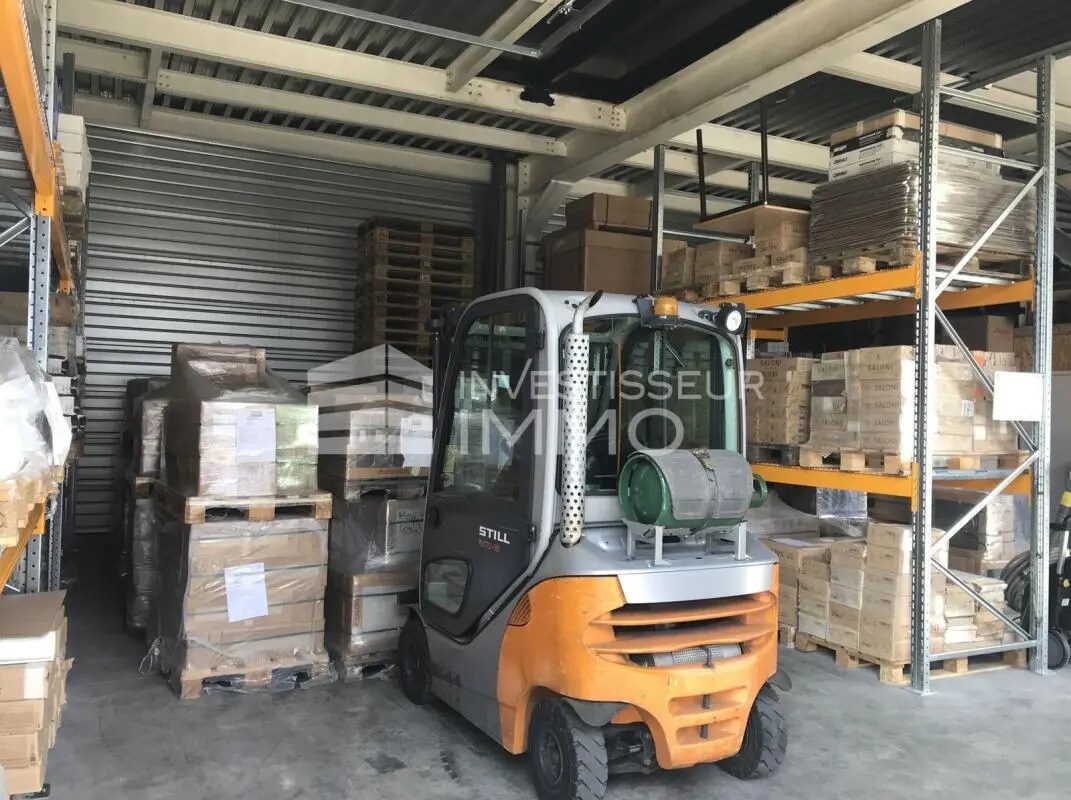 Light Industrial in Noisy-le-Grand to rent Interior Photo- Image 1 of 5