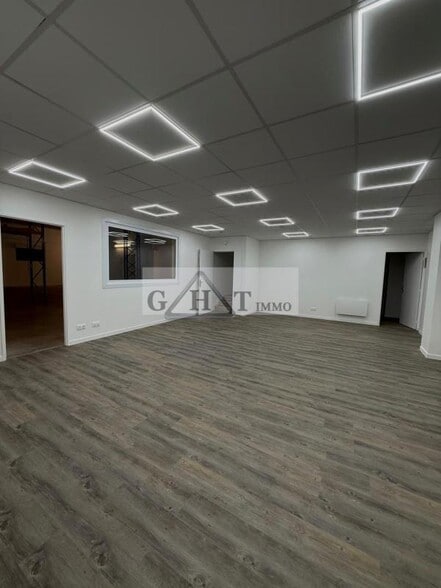 Industrial in Neuilly-sur-Marne to rent - Building Photo - Image 3 of 5