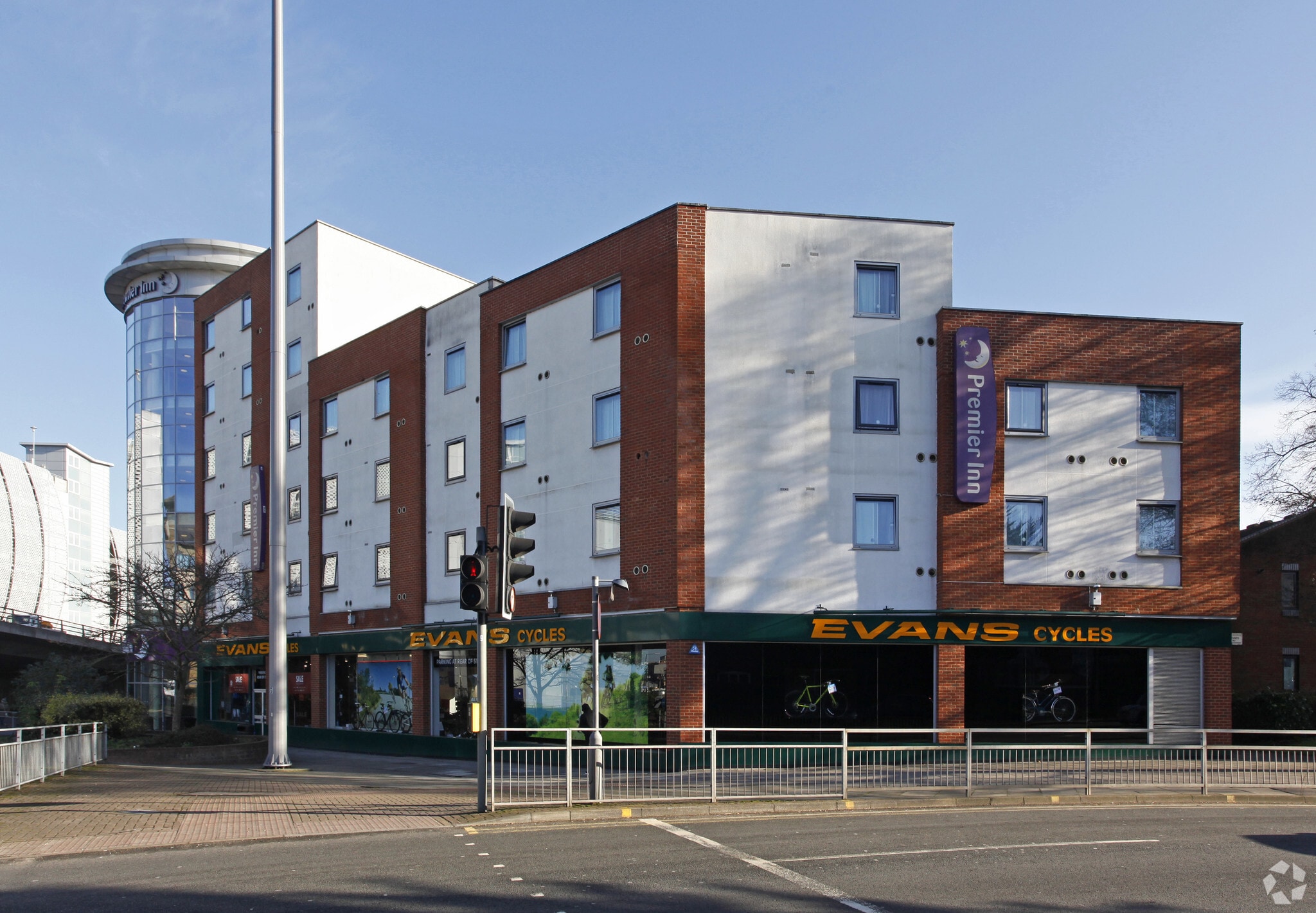 1-2 Mill Ln, Reading to rent Primary Photo- Image 1 of 7