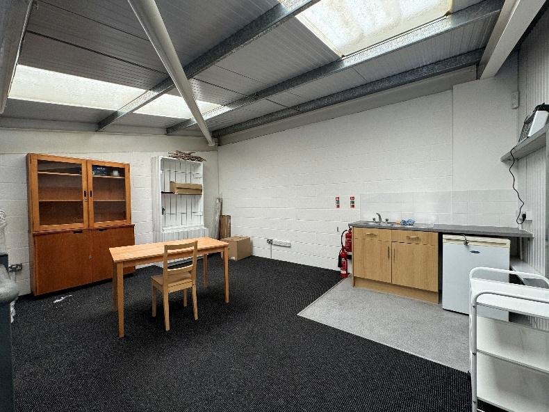 8 Station Hl, Chudleigh to rent Interior Photo- Image 1 of 2
