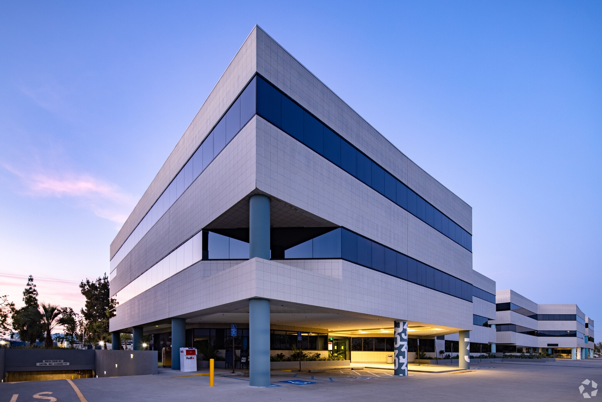 6345 Balboa Blvd, Encino, CA to rent Primary Photo- Image 1 of 25