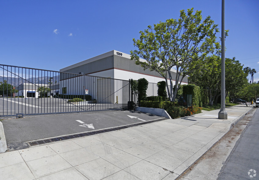 1200 N Fair Oaks Ave, Pasadena, CA for sale - Primary Photo - Image 1 of 1