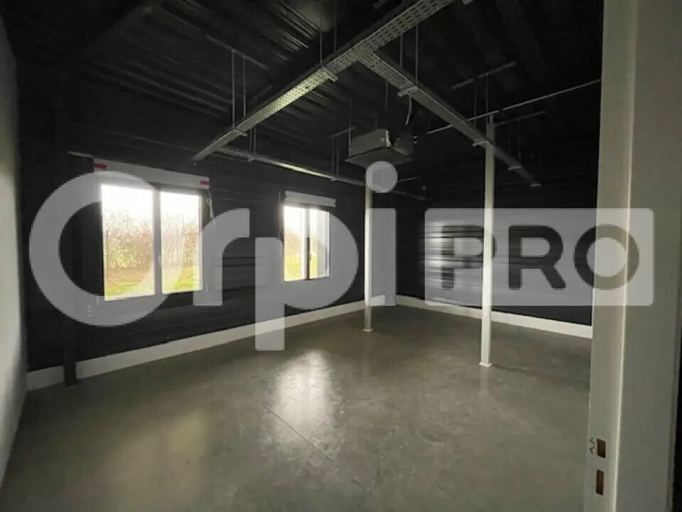 Light Industrial in Bourg-en-Bresse for sale Interior Photo- Image 1 of 9