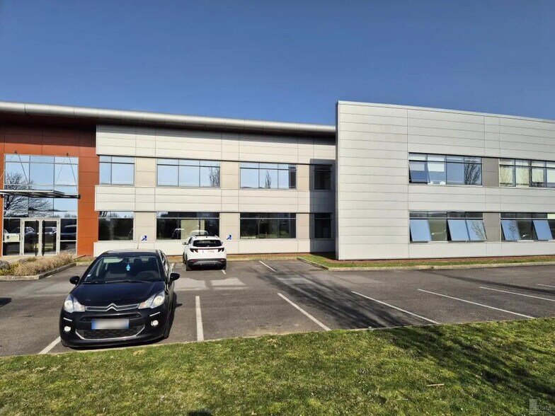 Industrial in Lieusaint to rent - Building Photo - Image 3 of 20