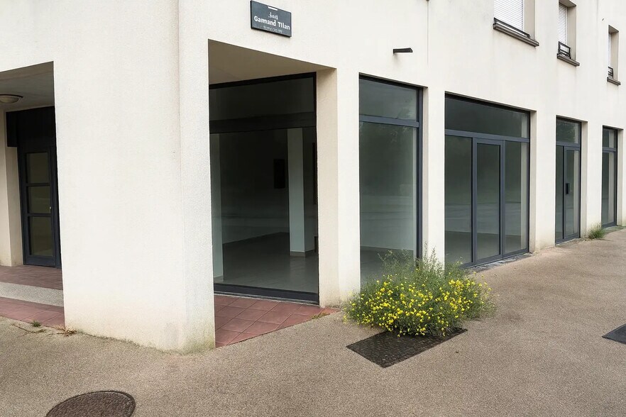 154 Avenue De Saint-Medard, Eysines to rent - Building Photo - Image 1 of 6