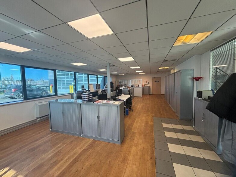 Light Industrial in Gennevilliers to rent - Building Photo - Image 3 of 10