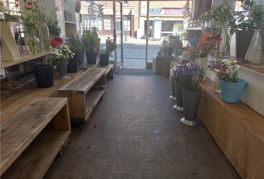 58 Sherrard St, Melton Mowbray to rent - Interior Photo - Image 3 of 7