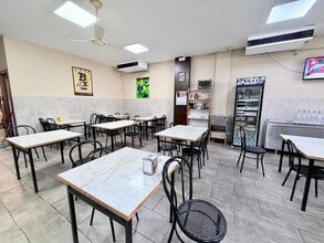 Retail in L'Hospitalet de Llobregat, Barcelona to rent Interior Photo- Image 2 of 11