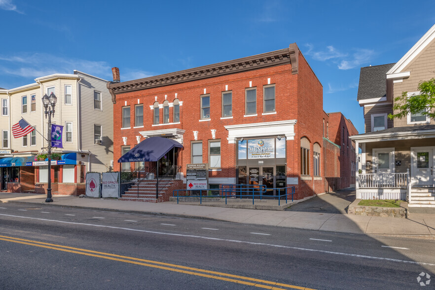 369 Broadway, Everett, MA for rent - Primary Photo - Image 1 of 7