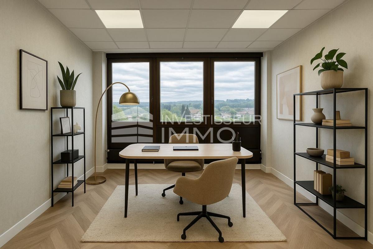 Office in Sucy En Brie to rent Interior Photo- Image 1 of 4