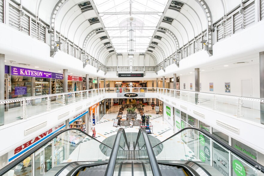 Regent St, Swindon to rent - Interior Photo - Image 3 of 39