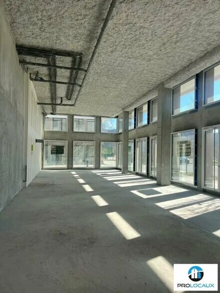 Retail in Le Pont-de-Claix for sale - Building Photo - Image 3 of 5