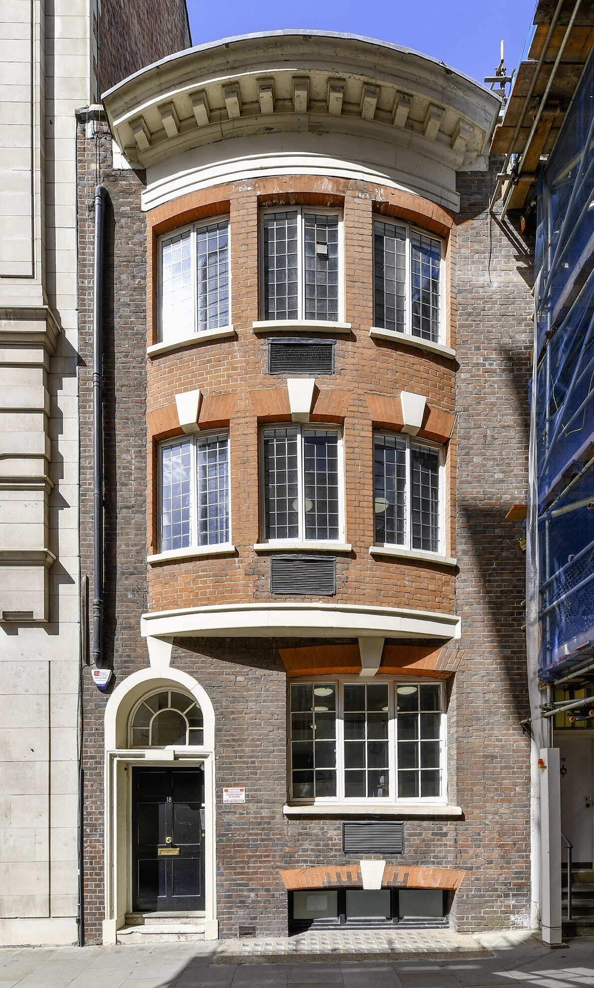 18 Dartmouth St, London for sale Primary Photo- Image 1 of 1