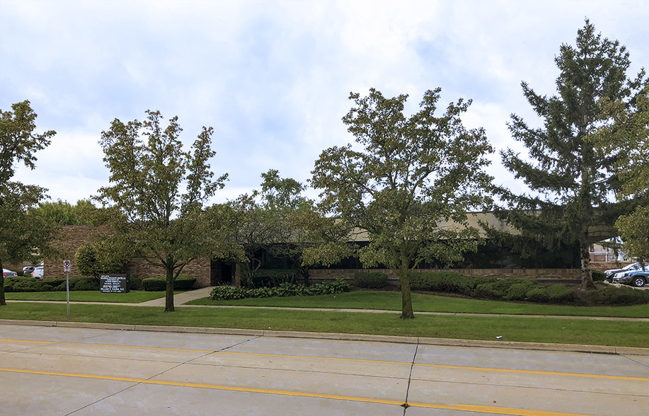 25869 Kelly Rd, Roseville, MI for rent - Building Photo - Image 1 of 2