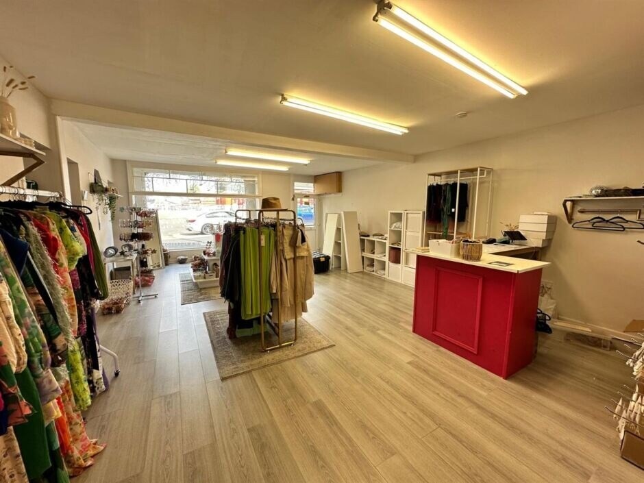 22 College St, Ammanford to rent Interior Photo- Image 1 of 5