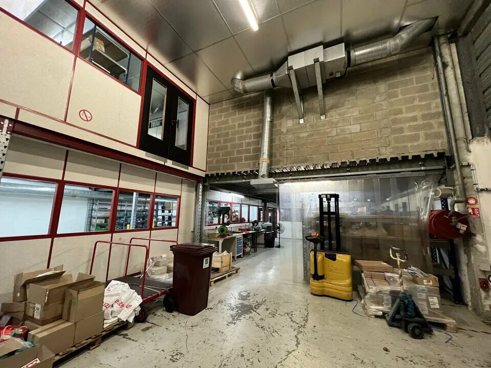 Light Industrial in Ferrières-en-Brie for sale Interior Photo- Image 1 of 6