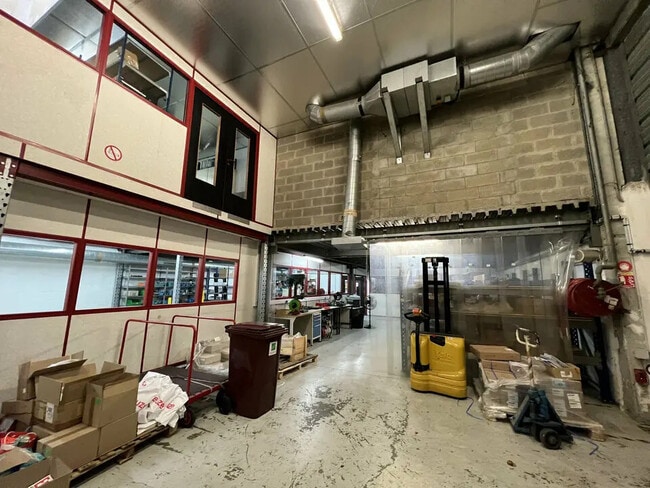 Vente Local d'activités 369 m² à 739 m²