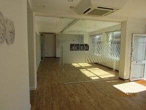 15 Canfield Pl, London to rent Interior Photo- Image 2 of 3