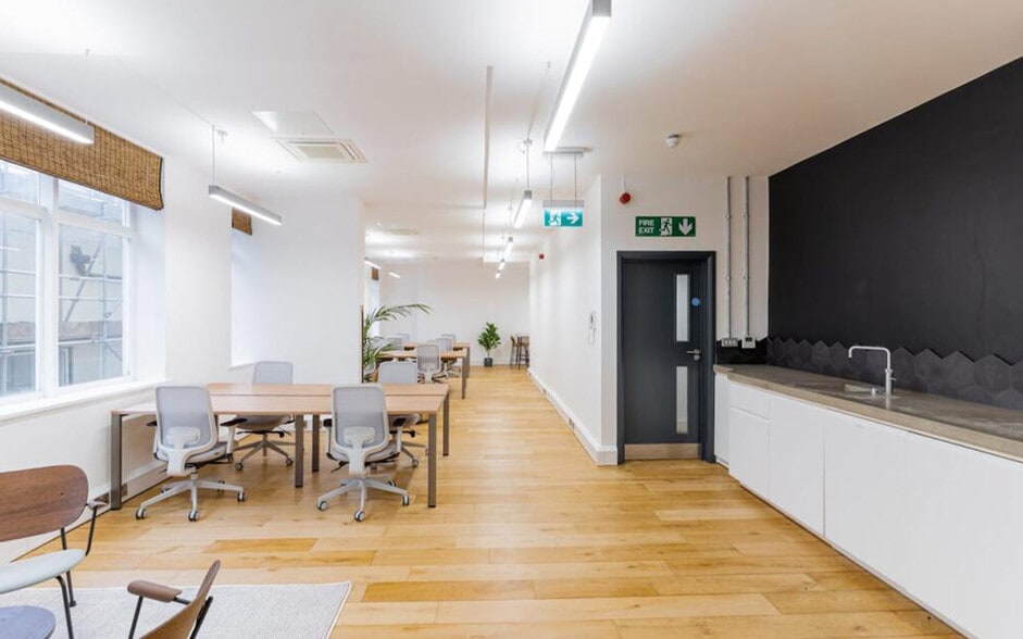 23 Clerkenwell Close, London to rent - Building Photo - Image 2 of 16