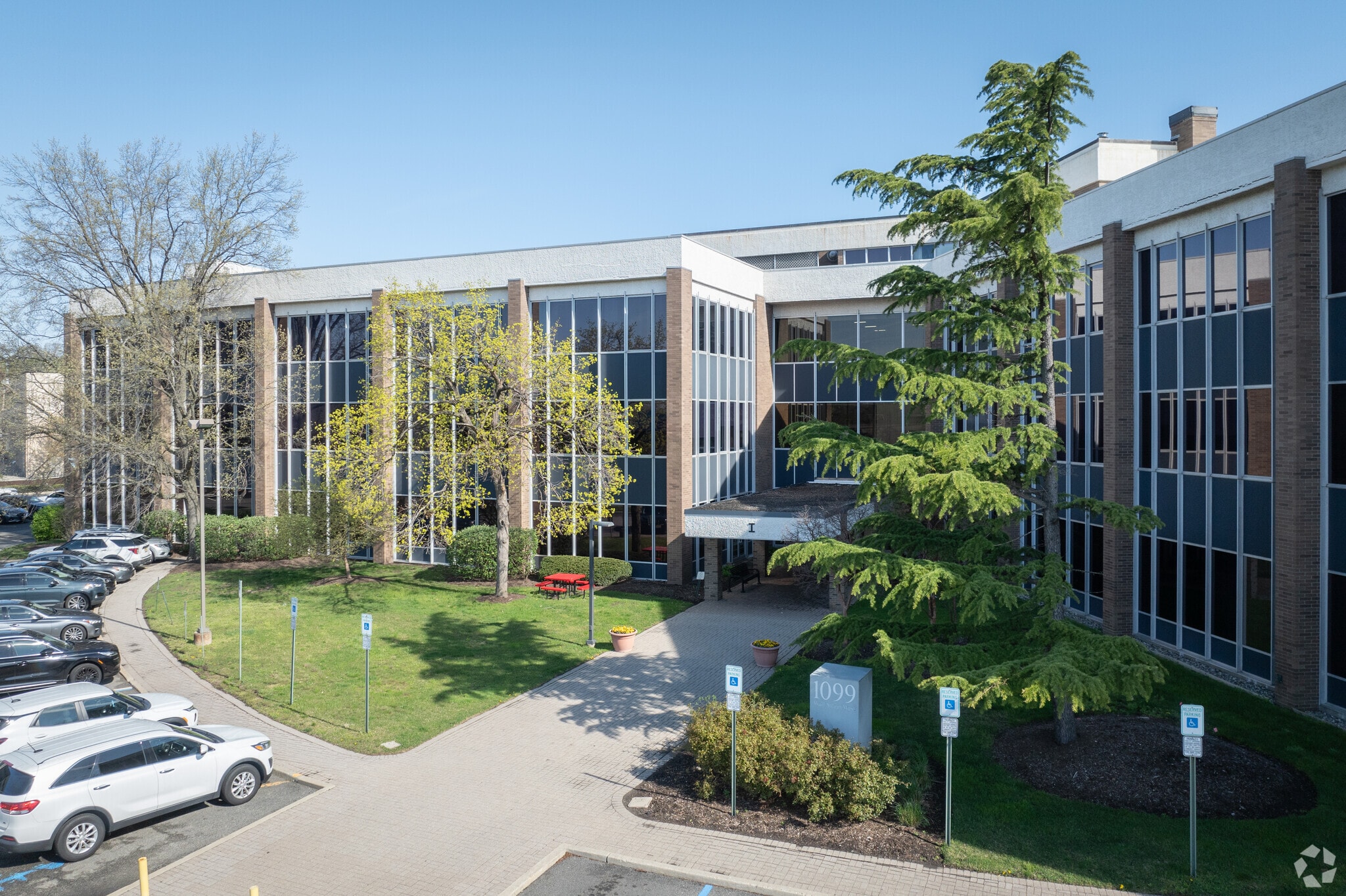 1099 Wall St W, Lyndhurst, NJ to rent Primary Photo- Image 1 of 28