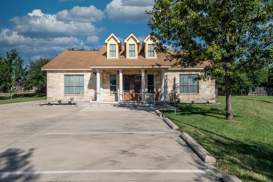 130 Hall Professional Ctr, Kyle, TX for sale - Primary Photo - Image 1 of 1