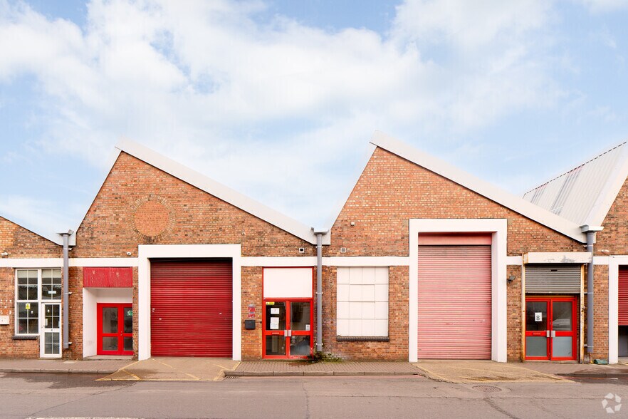 7 Courtenay Rd, Wembley HA9 7ND UK