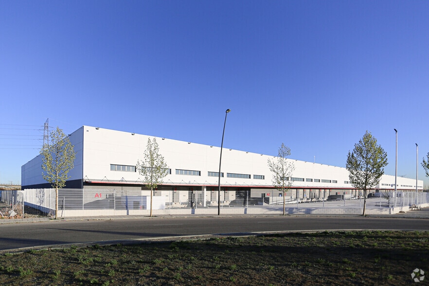 Calle Severo Ochoa, 7, Getafe, Madrid to rent - Building Photo - Image 1 of 7