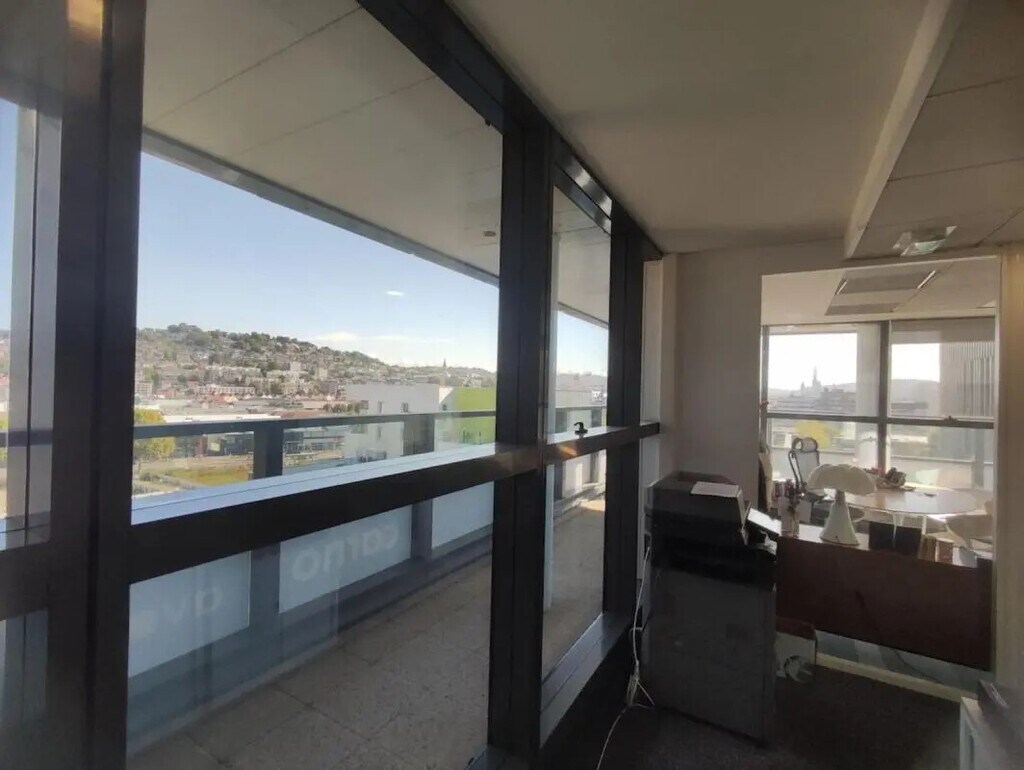 Location Bureaux 335 m² - Photo 1