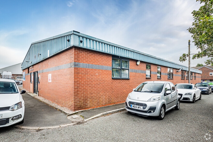 63-77 Hornby St, Bury to rent - Building Photo - Image 3 of 3