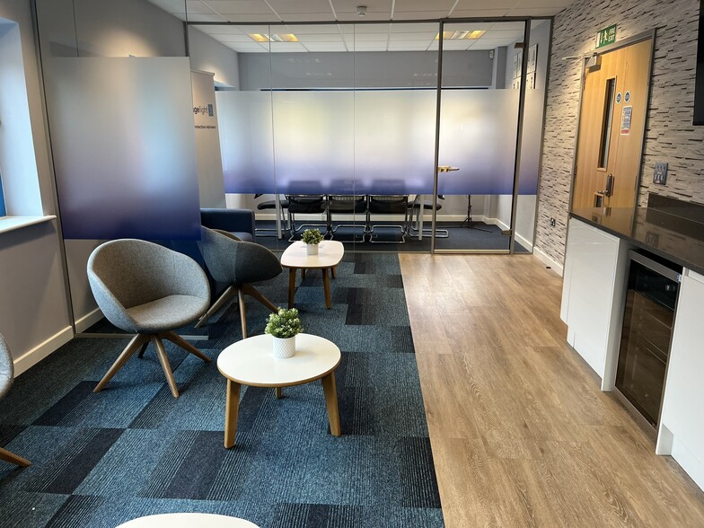 1-4 Whittle Ct, Milton Keynes to rent - Building Photo - Image 2 of 3