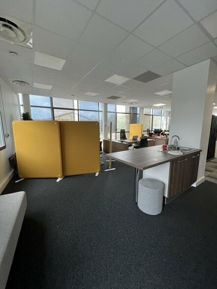 20 Boulevard Déodat De Séverac, Colomiers to rent - Interior Photo - Image 3 of 6