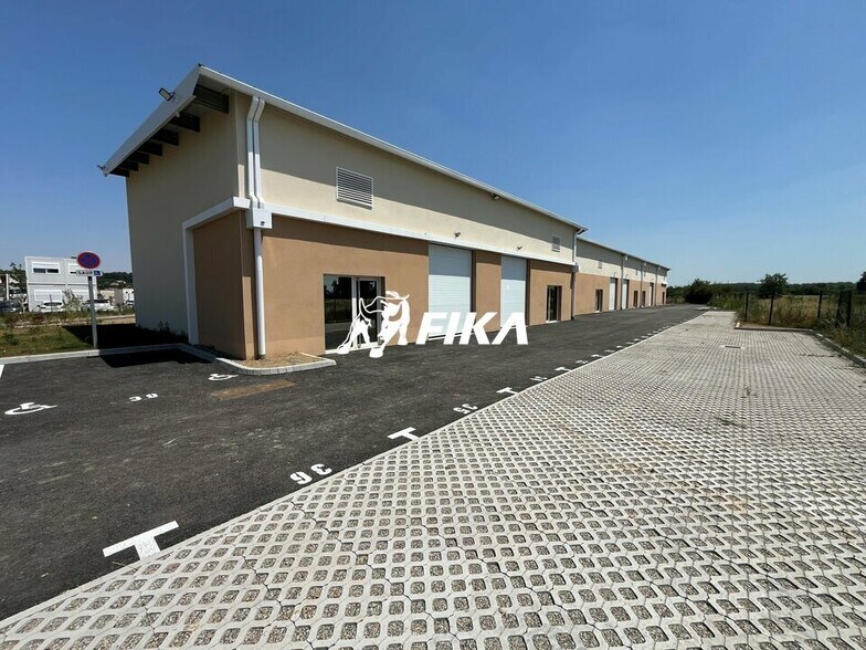Light Industrial in Castelginest for sale - Building Photo - Image 2 of 9