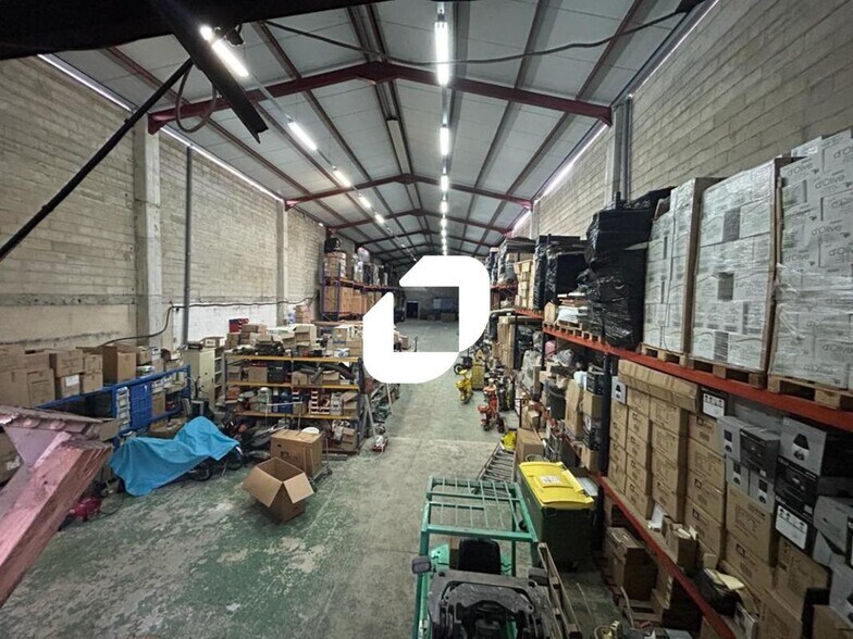 Industrial in Bagnolet to rent - Interior Photo - Image 2 of 12
