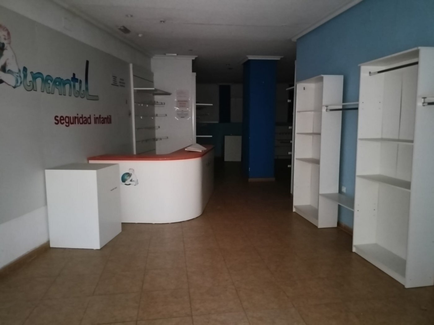Retail in Cáceres, Cáceres to rent Building Photo- Image 1 of 7