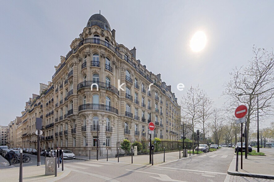 Office in Paris to rent - Primary Photo - Image 1 of 18