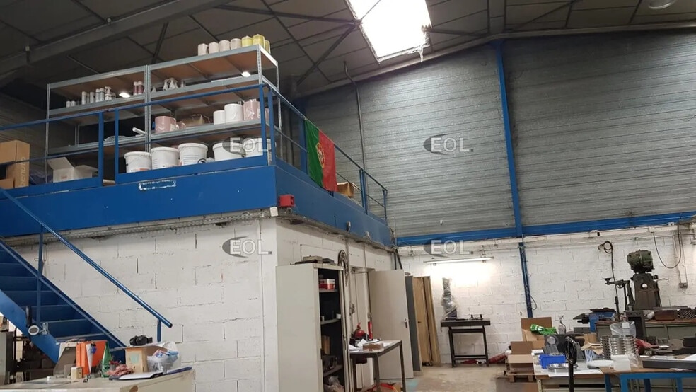 Light Industrial in Chassieu to rent - Interior Photo - Image 2 of 7