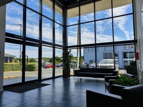 Cothey Way, Ryde to rent Interior Photo- Image 2 of 3