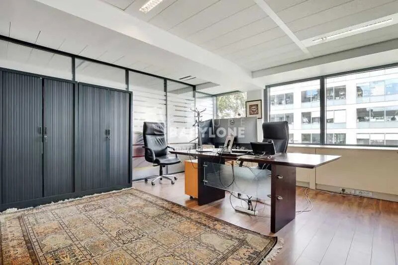 Office in Levallois-Perret to rent - Building Photo - Image 3 of 12