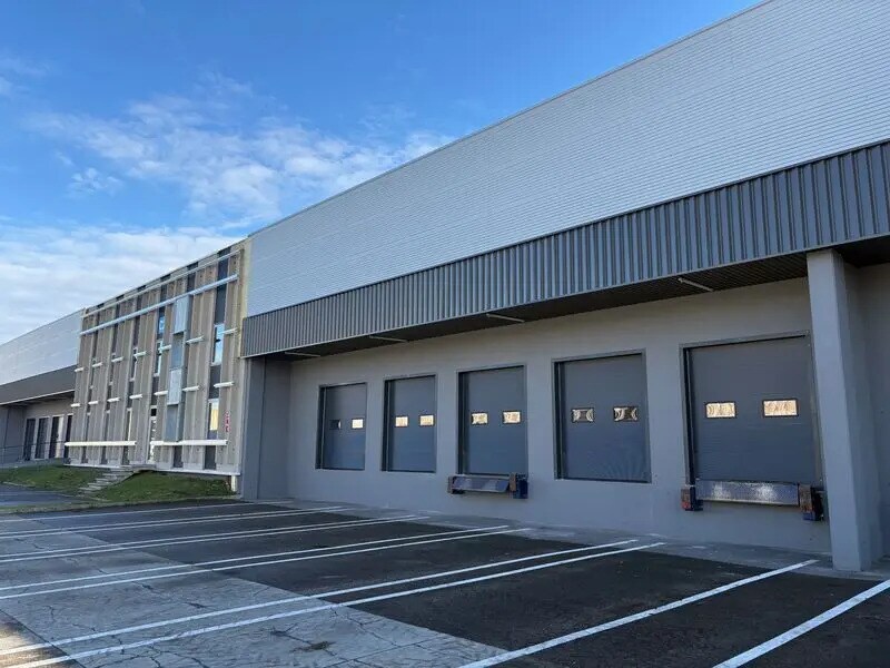 Light Industrial in Corbas to rent Building Photo- Image 1 of 9