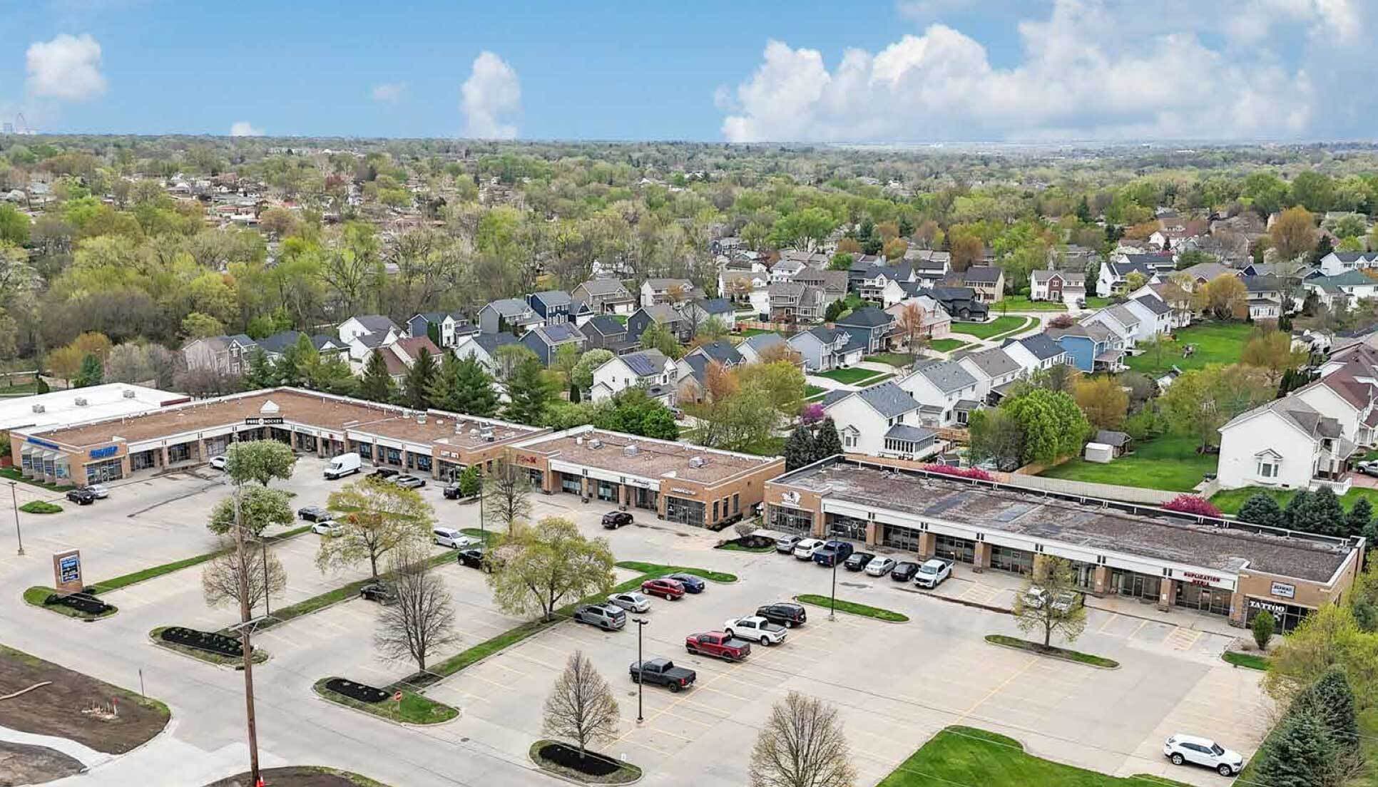 8000-8128 Douglas Ave, Urbandale, IA to rent Building Photo- Image 1 of 4