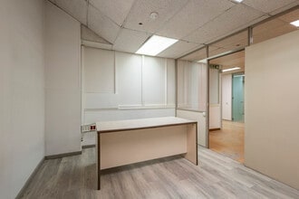 Retail in Barcelona, Barcelona to rent Interior Photo- Image 1 of 26