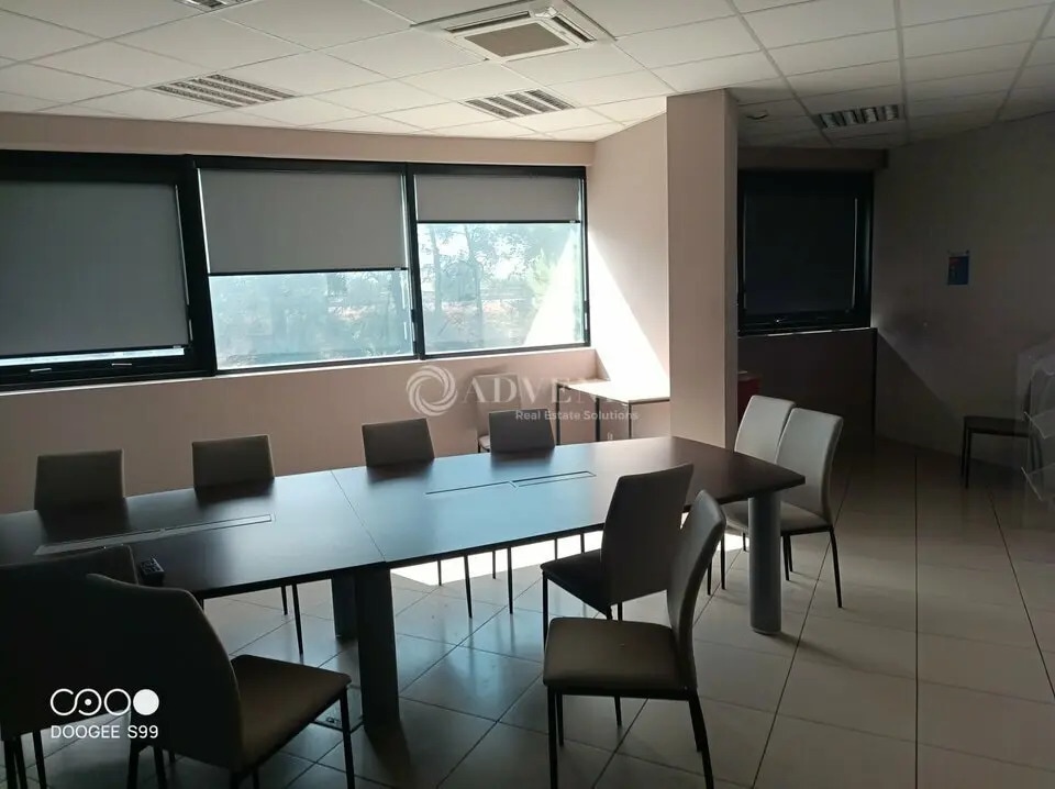 Location Bureaux 295 m² - Photo 1