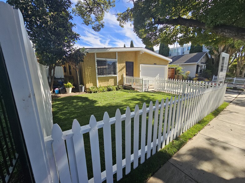 1523 18th St, Santa Monica, CA for sale - Building Photo - Image 3 of 17