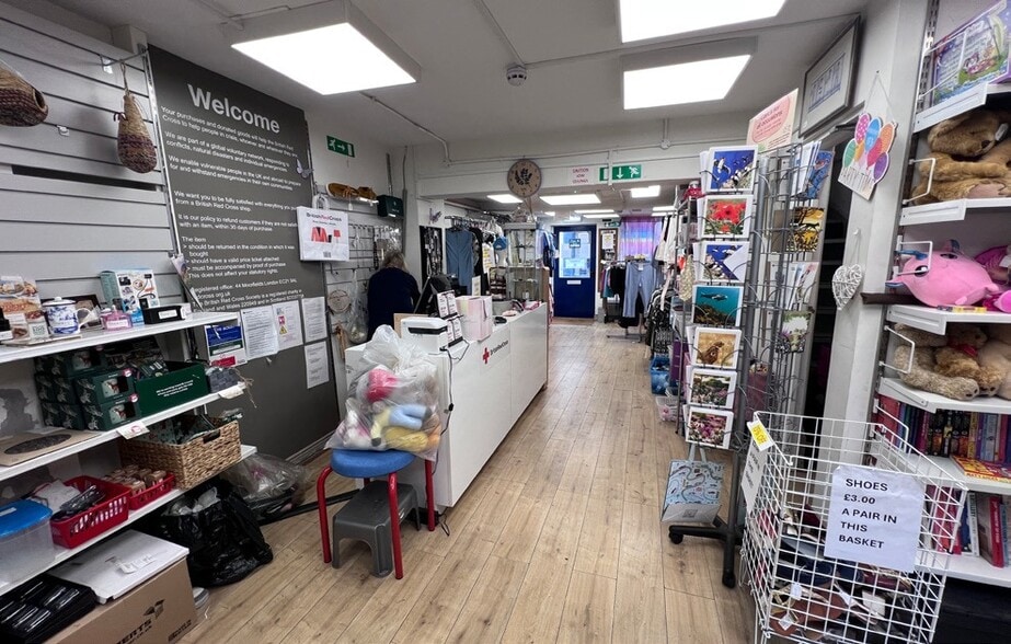 10 Church St, Wimborne to rent - Interior Photo - Image 2 of 5